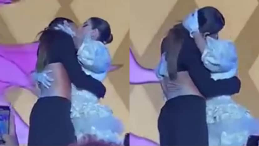 Bianca Andrade (Boca Rosa) e GKay se beijam no palco ao vivo Bianca Andrade (Boca Rosa) e GKay se beijam no palco ao vivo