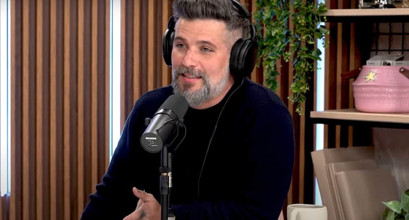 Bruno Gagliasso fala de sexo a 3, "surubão" de Noronha e sai correndo após dizer: "caguei" Bruno Gagliasso fala de sexo a 3, "surubão" de Noronha e sai correndo após dizer: "caguei"
