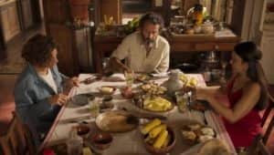 Erro de cena ocorreu no café da manha de Zé Leôncio em Pantanal (Foto: Reprodução / Globo) Erro de cena ocorreu no café da manha de Zé Leôncio em Pantanal (Foto: Reprodução / Globo)
