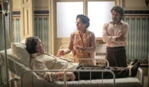 Matias (Antonio Calloni) segura mão de Nise (Gloria Pires) e é observado por Leônidas (Eriberto Leão) em Além da Ilusão (Foto: Reprodução / Globo) Matias (Antonio Calloni) segura mão de Nise (Gloria Pires) e é observado por Leônidas (Eriberto Leão) em Além da Ilusão (Foto: Reprodução / Globo)