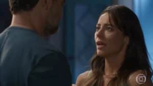Em 'Cara e Coragem', Pat (Paolla Oliveira) diz a Alfredo (Carmo Dalla Vecchia) que se sentiu culpada por ele ter passado mal (Foto: Reprodução / Globo) Em 'Cara e Coragem', Pat (Paolla Oliveira) diz a Alfredo (Carmo Dalla Vecchia) que se sentiu culpada por ele ter passado mal (Foto: Reprodução / Globo)