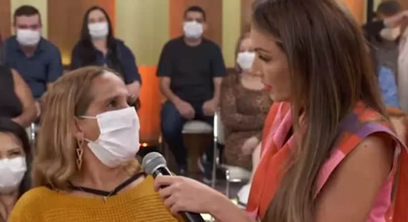 Patrícia Poeta em momento de saia justa com convidada da plateia Patrícia Poeta em momento de saia justa com convidada da plateia