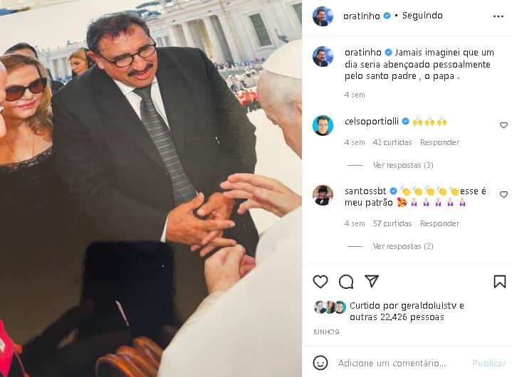 Ratinho posou ao lado da esposa, Solange, recebendo a benção do Papa (Foto: Reprodução/ Instagram) Ratinho posou ao lado da esposa, Solange, recebendo a benção do Papa (Foto: Reprodução/ Instagram)