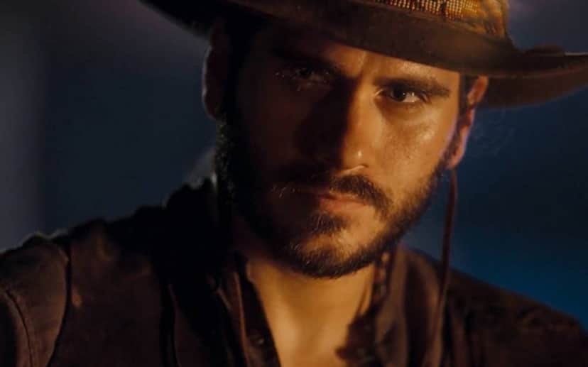 Trindade (Gabriel Sater) desaparecerá de maneira sobrenatural em Pantanal, novela das nove (Foto: Reprodução / Globo) Trindade (Gabriel Sater) desaparecerá de maneira sobrenatural em Pantanal, novela das nove (Foto: Reprodução / Globo)