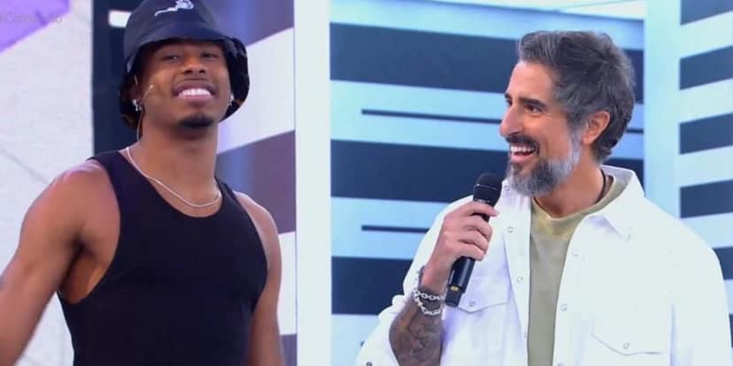 Apresentador Marcos Mion debocha do ex-BBB Paulo André durante o Caldeirão na Globo - Reprodução TV Globo Apresentador Marcos Mion debocha do ex-BBB Paulo André durante o Caldeirão na Globo - Reprodução TV Globo