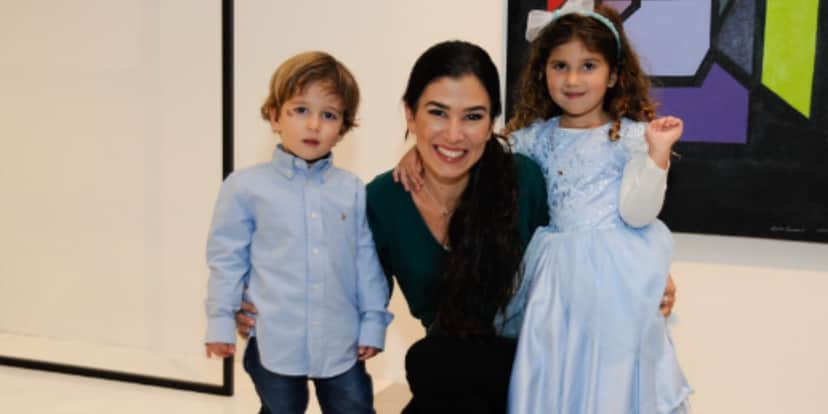 Filhos de Renata Abravanel aparecem em rara aparição e beleza chama atenção Filhos de Renata Abravanel aparecem em rara aparição e beleza chama atenção