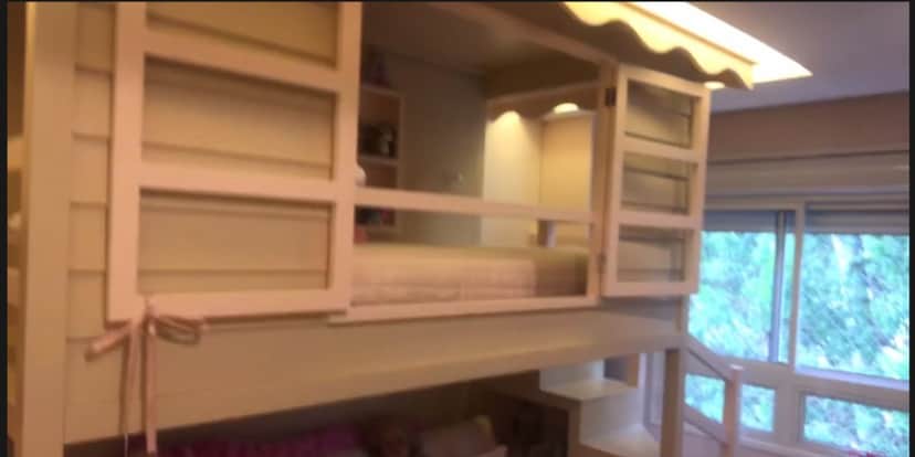 Casa construída para a cama de suas filhas com César Tralli (Reprodução Youtube) Casa construída para a cama de suas filhas com César Tralli (Reprodução Youtube)