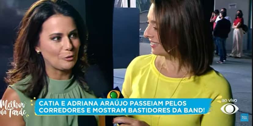 Catia Fonseca abandona estúdio, invade jornal de Adriana Araújo e expõe o que pensa dela: "Eu soube" Catia Fonseca abandona estúdio, invade jornal de Adriana Araújo e expõe o que pensa dela: "Eu soube"