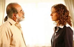 A Favorita - Flagrada por Pedro (Genézio de Barros), Flora (Patricia Pillar) planeja matar o próprio pai: "Me livrar para sempre" (Foto: Reprodução / Globo) A Favorita - Flagrada por Pedro (Genézio de Barros), Flora (Patricia Pillar) planeja matar o próprio pai: "Me livrar para sempre" (Foto: Reprodução / Globo)