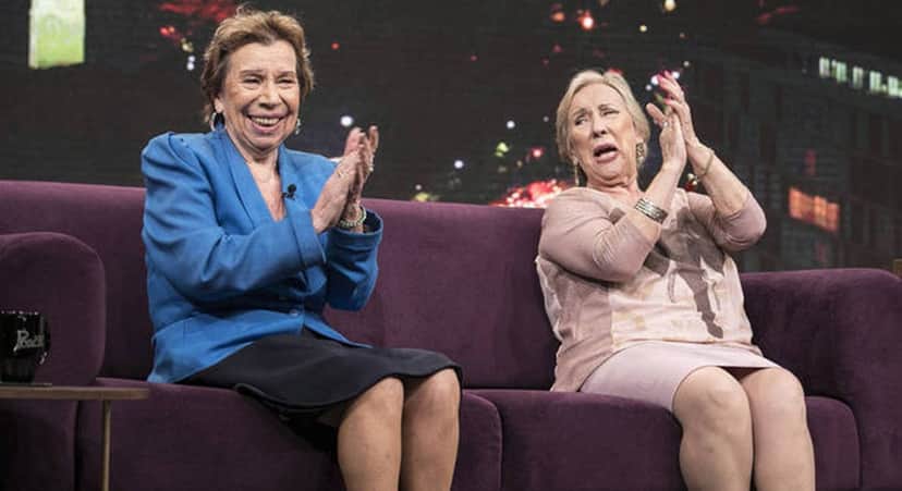 Renata Vasconcellos fala sobre as Galvão, da esquerda para a direita: Marilene e Mary Galvão Renata Vasconcellos fala sobre as Galvão, da esquerda para a direita: Marilene e Mary Galvão