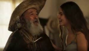 O Velho do Rio (Osmar Prado) aparecerá misteriosamente na sala de José Leôncio (Marcos Palmeira) em Pantanal (Foto: Reprodução / Globo) O Velho do Rio (Osmar Prado) aparecerá misteriosamente na sala de José Leôncio (Marcos Palmeira) em Pantanal (Foto: Reprodução / Globo)