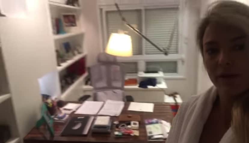 Escritório do apartamento de luxo de Ticiane Pinheiro (Reprodução/ YouTube) Escritório do apartamento de luxo de Ticiane Pinheiro (Reprodução/ YouTube)