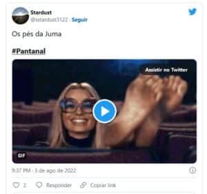 Em Pantanal, Juma (Alanis Guillen) chocou o público ao subir na cama com os pés imundos (Foto: Reprodução / Twitter) Em Pantanal, Juma (Alanis Guillen) chocou o público ao subir na cama com os pés imundos (Foto: Reprodução / Twitter)
