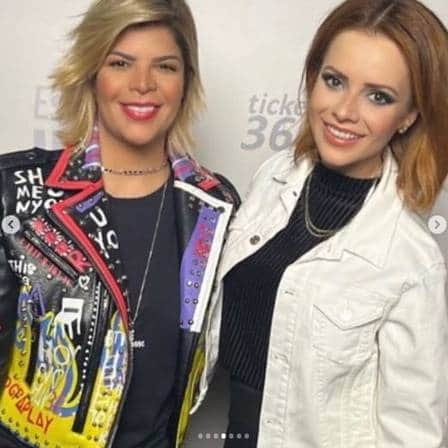 Sandy com famosos no camarim (Foto: Reprodução) Sandy com famosos no camarim (Foto: Reprodução)