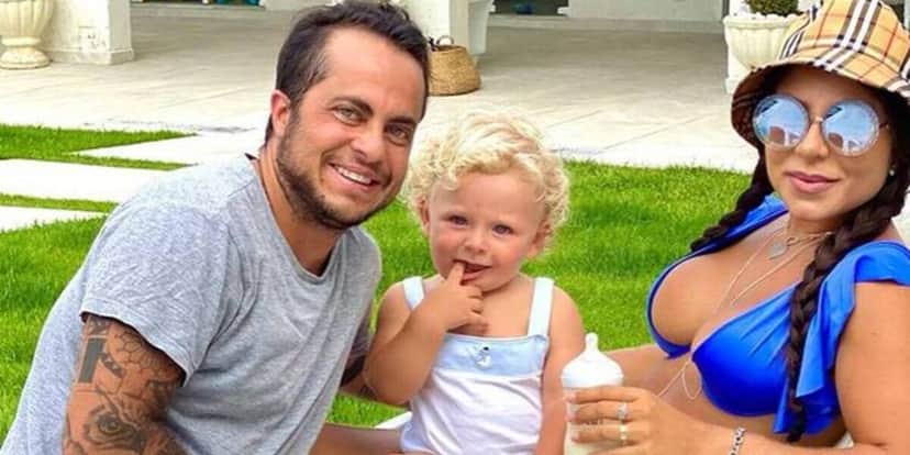 Esposa de Thammy Miranda perde filho dentro da própria mansão e se desespera: "Coração chega a sair pela boca" Esposa de Thammy Miranda perde filho dentro da própria mansão e se desespera: "Coração chega a sair pela boca"
