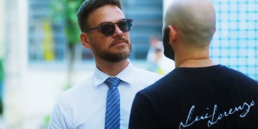 Theo fica encrencado em cena de Vai na Fé Theo fica encrencado em cena de Vai na Fé