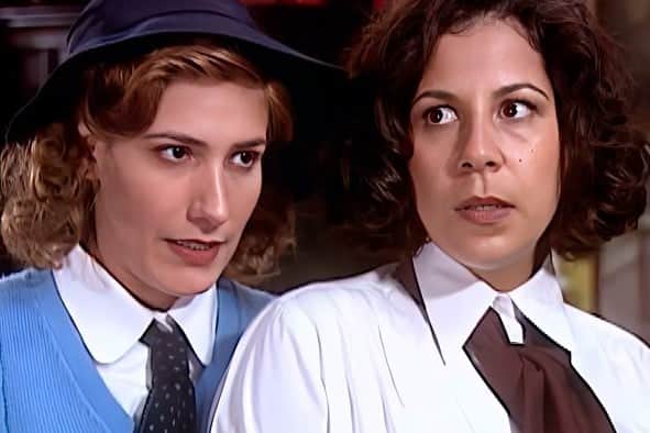 Bárbara (Virgínia Cavendish) e Lourdes (Carla Daniel) em cena de O Cravo e a Rosa (Foto: Reprodução / Globo) Bárbara (Virgínia Cavendish) e Lourdes (Carla Daniel) em cena de O Cravo e a Rosa (Foto: Reprodução / Globo)