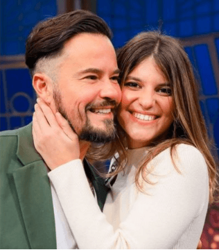 Em entrevista ao 'The Noite', Paulo Vilhena explica porque ficou afastado da namorada Maria Luiza por seis meses; hoje, ela está recuperada - Foto Reprodução SBT Em entrevista ao 'The Noite', Paulo Vilhena explica porque ficou afastado da namorada Maria Luiza por seis meses; hoje, ela está recuperada - Foto Reprodução SBT