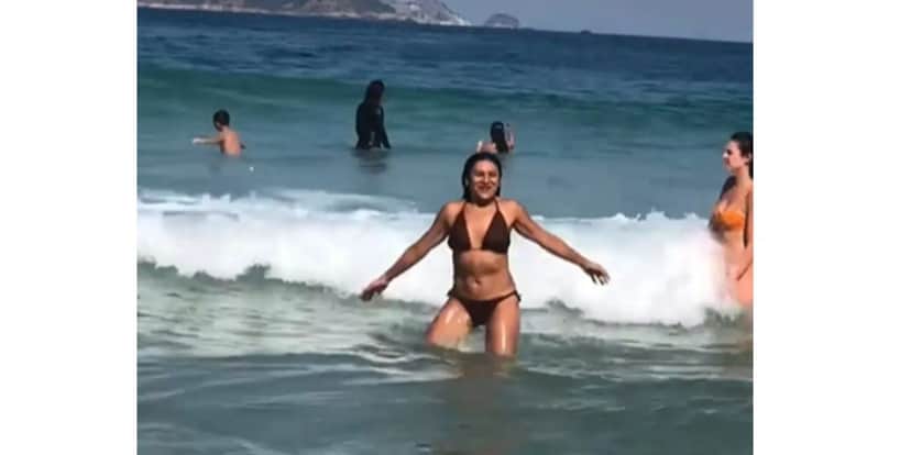 Dira Paes na praia Dira Paes na praia