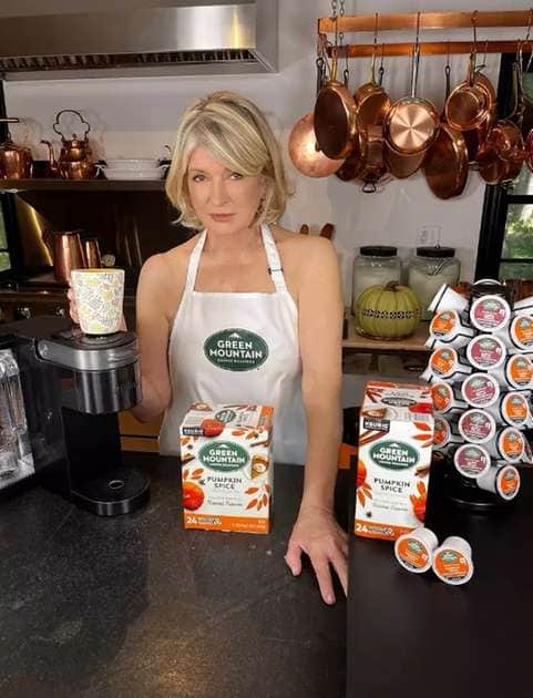 Martha Stewart seminua durante comercial (Foto: Reprodução) Martha Stewart seminua durante comercial (Foto: Reprodução)