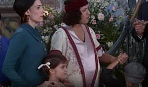 Bárbara e Lourdes invadem noivado em O Cravo e a Rosa (Foto: Reprodução / Globo)