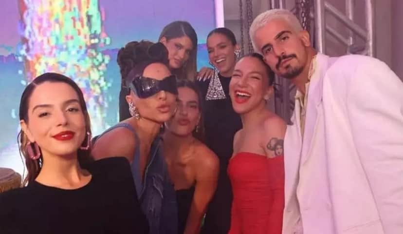Bruna Marquezine é vista na mesma foto que o ex namorado Enzo Celulari Bruna Marquezine é vista na mesma foto que o ex namorado Enzo Celulari