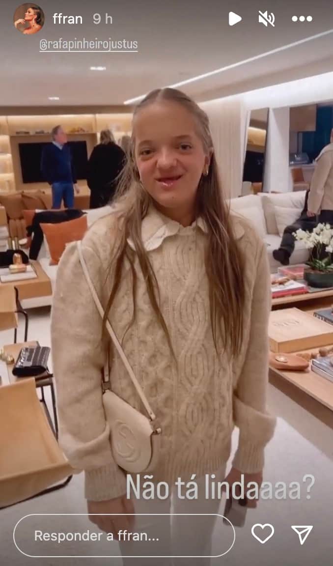 Filha de Roberto Justus e Ticiane Pinheiro, Rafa Justus rouba a cena em jantar realizado na mansão da família Filha de Roberto Justus e Ticiane Pinheiro, Rafa Justus rouba a cena em jantar realizado na mansão da família