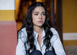 A Desalmada - Achando que está sendo traído, Rafael humilha Fernanda e leva tapão na cara: "Não tenho dúvidas" (Foto: Reprodução / SBT) A Desalmada - Achando que está sendo traído, Rafael humilha Fernanda e leva tapão na cara: "Não tenho dúvidas" (Foto: Reprodução / SBT)