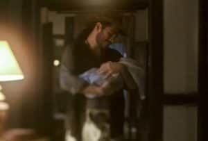 Pantanal – Filho de Irma (Camila Morgado) e Trindade (Gabriel Sater) nasce e bebê-diabo deixa os pais em pânico com sua fisionomia (Foto: Reprodução / Globo) Pantanal – Filho de Irma (Camila Morgado) e Trindade (Gabriel Sater) nasce e bebê-diabo deixa os pais em pânico com sua fisionomia (Foto: Reprodução / Globo)