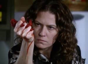 Descontrolada, Flora (Patricia Pillar) será a responsável por mais algumas mortes em A Favorita (Foto: Reprodução / Globo) Descontrolada, Flora (Patricia Pillar) será a responsável por mais algumas mortes em A Favorita (Foto: Reprodução / Globo)