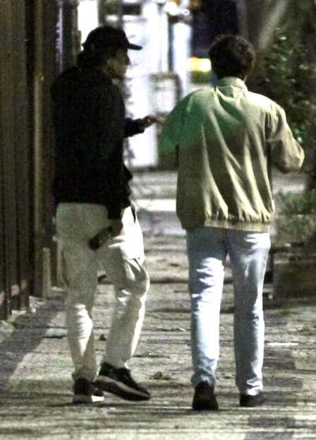 Jesuíta Barbosa briga com o namorado na rua (Foto: EXTRA) Jesuíta Barbosa briga com o namorado na rua (Foto: EXTRA)