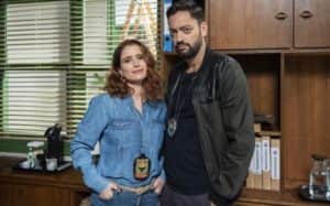 Cara e Coragem - Vem à tona segredo bombástico de Ítalo (Paulo Lessa), que fica na mira de Marcela (Julia Lund) e Paulo (Fernando Caruso) (Foto: Reprodução / Globo) Cara e Coragem - Vem à tona segredo bombástico de Ítalo (Paulo Lessa), que fica na mira de Marcela (Julia Lund) e Paulo (Fernando Caruso) (Foto: Reprodução / Globo)