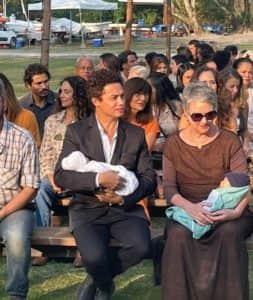 Silvero Pereira segurando os bebês de Juma e Irma (Foto: Reprodução / Globo / Instagram) Silvero Pereira segurando os bebês de Juma e Irma (Foto: Reprodução / Globo / Instagram)