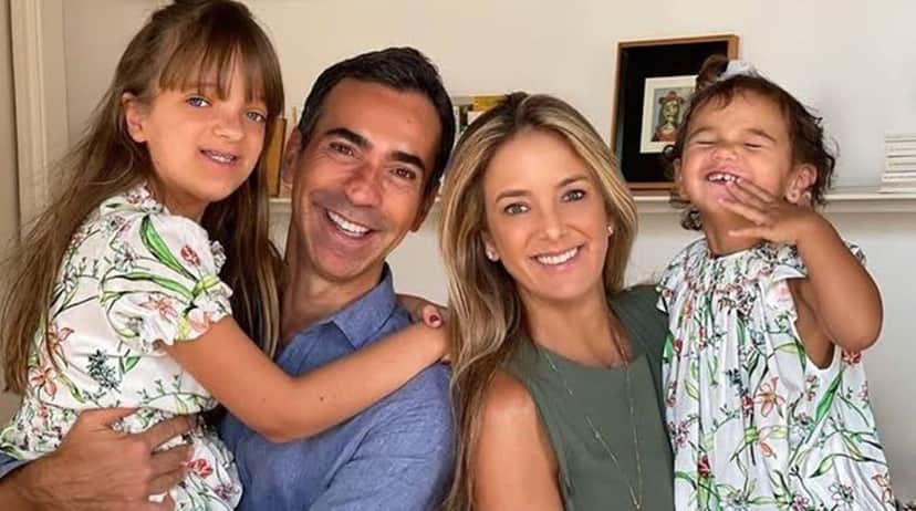 César Tralli e Ticiane Pinheiro com suas filhas, a enteada do apresentador Rafaella Justos e a pequena Manuella César Tralli e Ticiane Pinheiro com suas filhas, a enteada do apresentador Rafaella Justos e a pequena Manuella