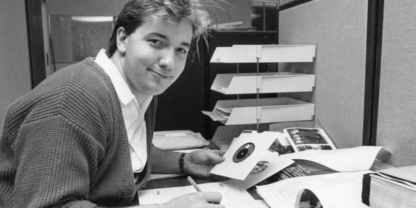 Tim Gough passou grande parte de sua vida em Suffolk mas começou sua carreira de radiodifusão na Radio Orwell de Ipswich em 1986.(Foto Reprodução/BBC) Tim Gough passou grande parte de sua vida em Suffolk mas começou sua carreira de radiodifusão na Radio Orwell de Ipswich em 1986.(Foto Reprodução/BBC)