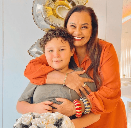 Atriz Solange Couto, posta clique raro com seu caçula e beleza da criança choca o Brasil - Foto: Reprodução Instagram Atriz Solange Couto, posta clique raro com seu caçula e beleza da criança choca o Brasil - Foto: Reprodução Instagram