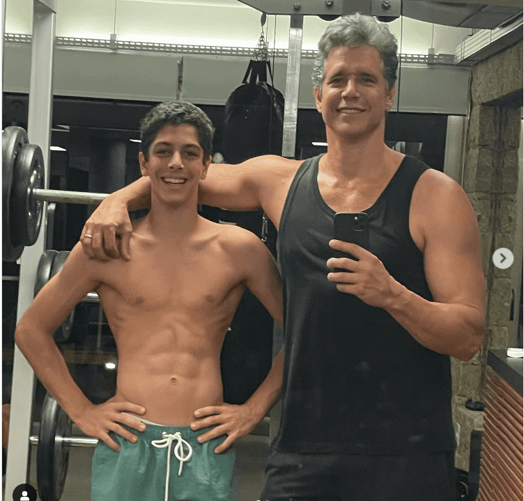 Apresentador Márcio Garcia, publica foto rara ao com seu filho Felipe e leva o Brasil a loucura - Foto Reprodução Instagram Apresentador Márcio Garcia, publica foto rara ao com seu filho Felipe e leva o Brasil a loucura - Foto Reprodução Instagram