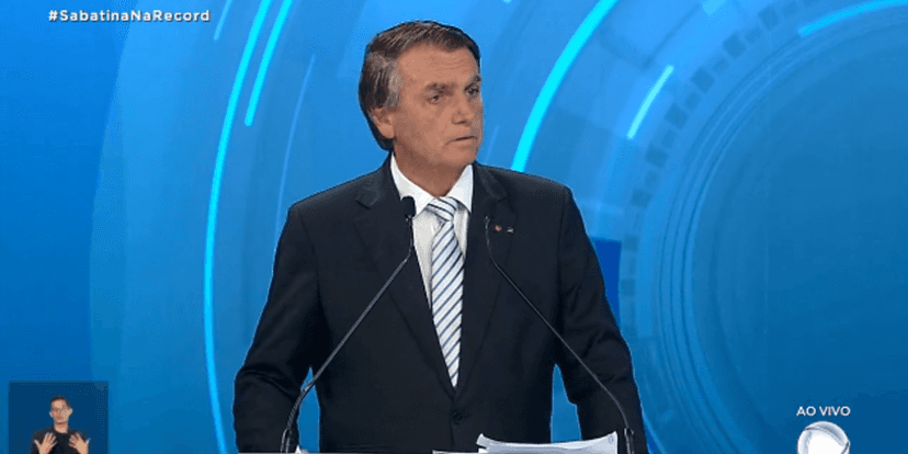 Jair Bolsonaro, na falta do oponente Lula, acabou sendo entrevistado na Record (Foto Reprodução/Record) Jair Bolsonaro, na falta do oponente Lula, acabou sendo entrevistado na Record (Foto Reprodução/Record)