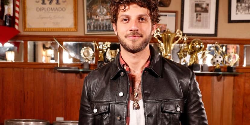 Chay Suede afirmou que costuma consultar o Twitter para avaliar o seu trabalho, e confessou que, às vezes, fica aflito com as críticas (Foto Reprodução/Internet) Chay Suede afirmou que costuma consultar o Twitter para avaliar o seu trabalho, e confessou que, às vezes, fica aflito com as críticas (Foto Reprodução/Internet)