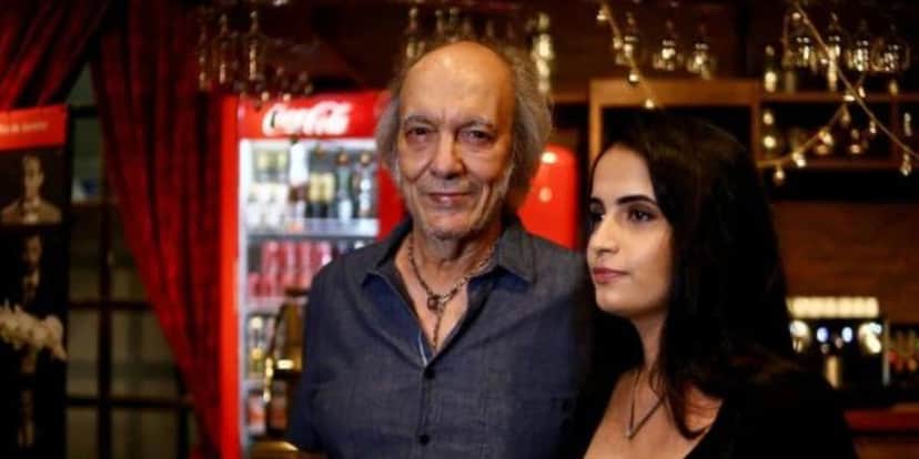 Famoso cantor Erasmo Carlos é casado com Fernanda Passos, 49 anos mais jovem que ele - Reprodução Famoso cantor Erasmo Carlos é casado com Fernanda Passos, 49 anos mais jovem que ele - Reprodução
