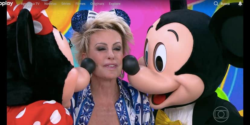 Ana Maria recebe beijo de globais (Reprodução) Ana Maria recebe beijo de globais (Reprodução)