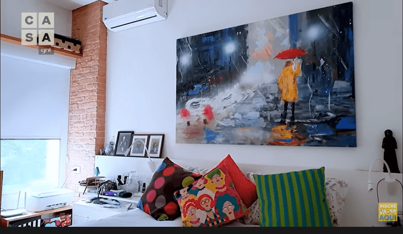 Mais um quadro feito por Edgard, dessa vez no quarto, que ele fez especialmente para o ambiente (Foto Reprodução/Youtube) Mais um quadro feito por Edgard, dessa vez no quarto, que ele fez especialmente para o ambiente (Foto Reprodução/Youtube)