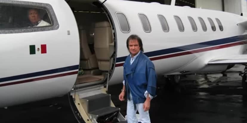 Avião particular que Roberto Carlos usa para ir ao seus shows (Reprodução: Youtube) Avião particular que Roberto Carlos usa para ir ao seus shows (Reprodução: Youtube)