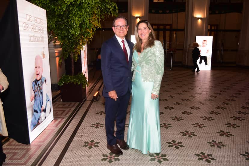 Carlos Tramontina e esposa em evento de Gala (Foto Reprodução/Internet) Carlos Tramontina e esposa em evento de Gala (Foto Reprodução/Internet)
