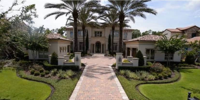 Entrada da casa de Luciano Camargo em Orlando (Reprodução: Youtube) Entrada da casa de Luciano Camargo em Orlando (Reprodução: Youtube)