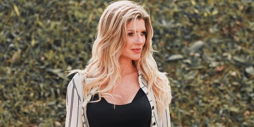 Eliane Gerloff, mãe da cantora Luísa Sonza, tem 51 anos de idade e arrasa nos cliques nas redes sociais (Foto: Reprodução / Instagram) Eliane Gerloff, mãe da cantora Luísa Sonza, tem 51 anos de idade e arrasa nos cliques nas redes sociais (Foto: Reprodução / Instagram)