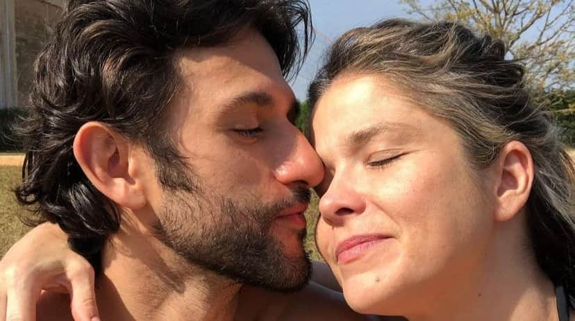 Samara Felipo e Elidio Sanna vivem a sorte de um amor tranquilo (Foto Reprodução/Internet) Samara Felipo e Elidio Sanna vivem a sorte de um amor tranquilo (Foto Reprodução/Internet)