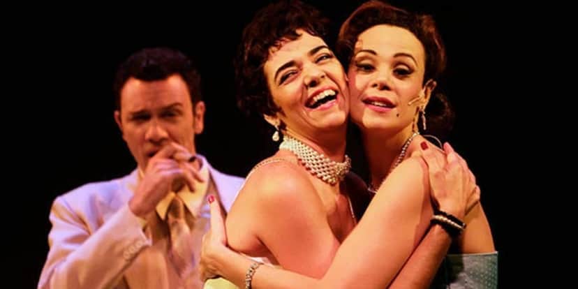 Vanessa Gerbelli e Solange Badim interpretando as eternas rainhas do rádio no teatro (Foto Reprodução/Reportagens Globo) Vanessa Gerbelli e Solange Badim interpretando as eternas rainhas do rádio no teatro (Foto Reprodução/Reportagens Globo)