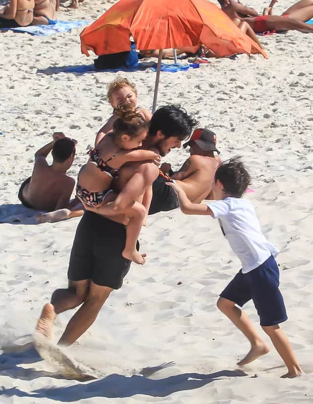 Aos 29 anos, o galã da Globo, Felipe Simas é pai das crianças mais lindas do Brasil - (Foto: AgNews) Aos 29 anos, o galã da Globo, Felipe Simas é pai das crianças mais lindas do Brasil - (Foto: AgNews)