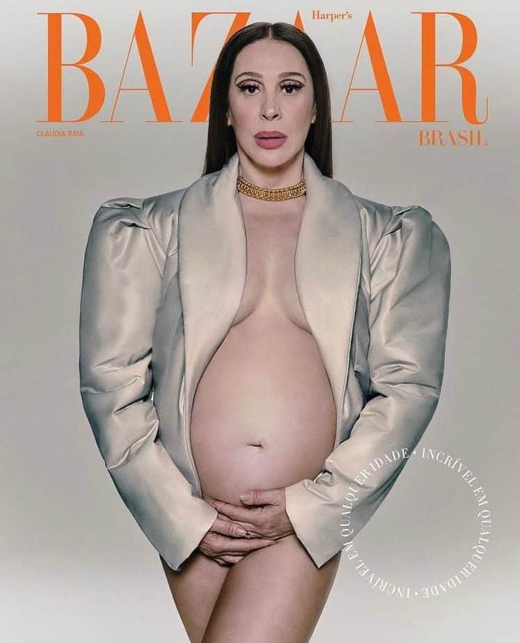Claudia Raia, grávida aos 55 anos, faz ensaio e mostra barrigão Claudia Raia, grávida aos 55 anos, faz ensaio e mostra barrigão